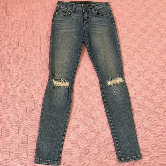 Joe’s Mid Rise Skinny - Picture 2 of 3